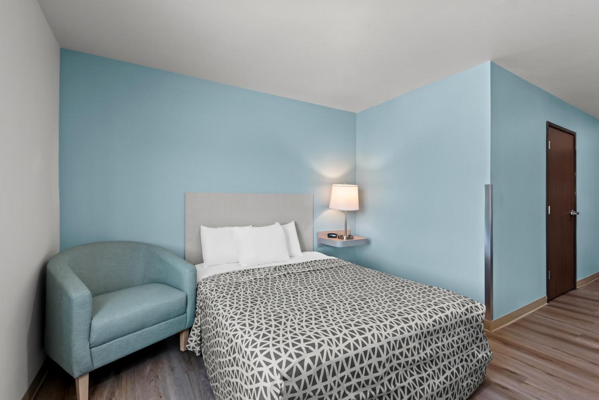 Woodspring Suites Coralville Iowa City Exterior foto